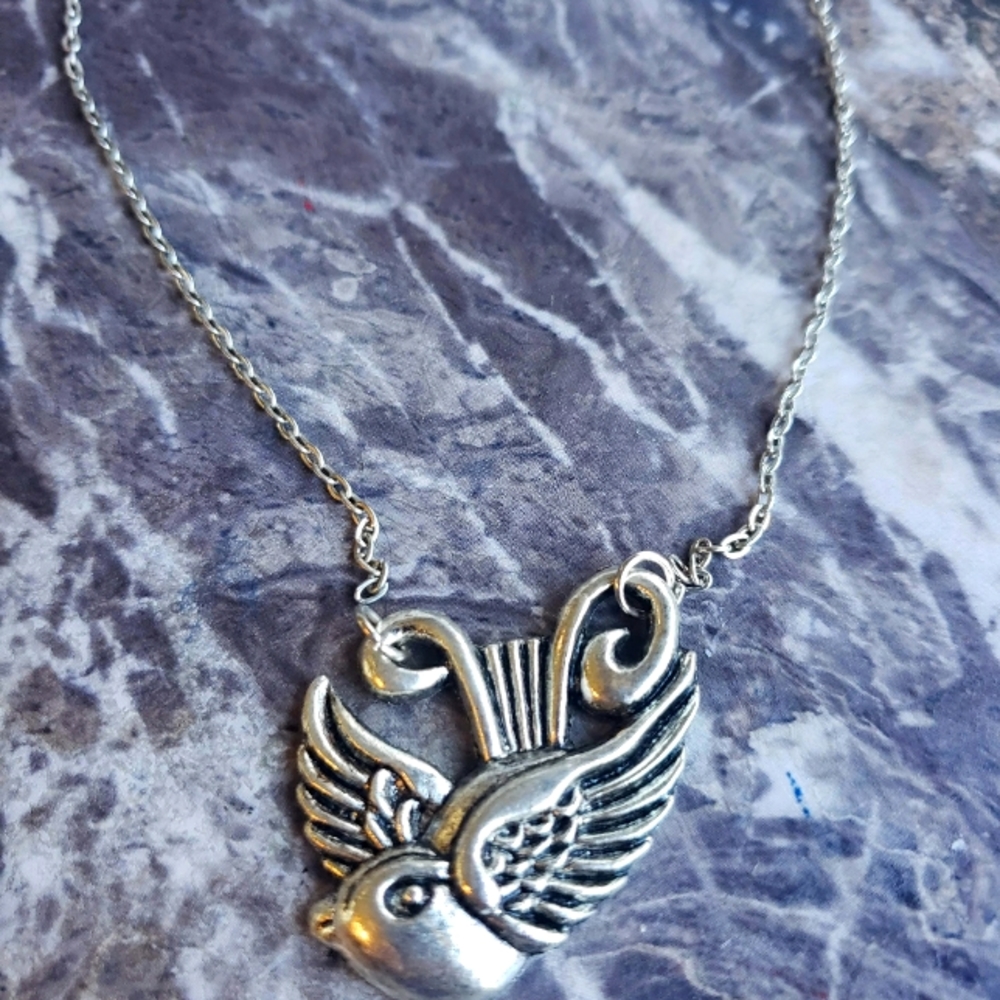 Sparrow swallow bird pink rockabilly style necklace